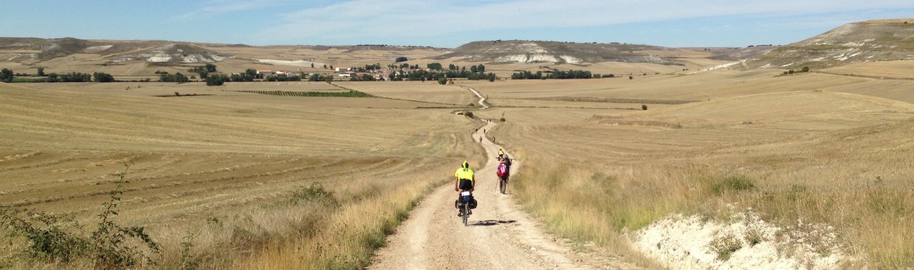 Ciclistas por campos de Castilla