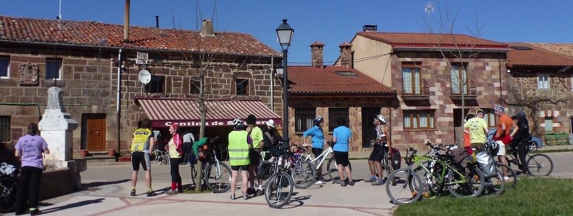 Ciclistas en Juarros