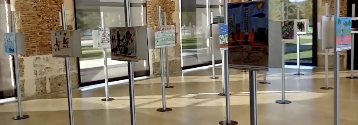 Fotografías y dibujos de bicicletas expuesto en el Espacio La Estación de Burgos